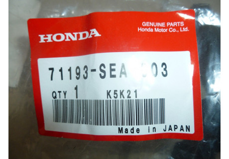 Кронштейн крепления переднего бампера правый Honda